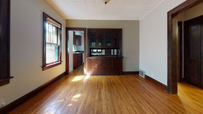 Foto del edificio - 4-Bed, 2-Bath House