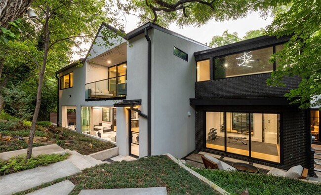Foto del edificio - 4280 Shorecrest Dr