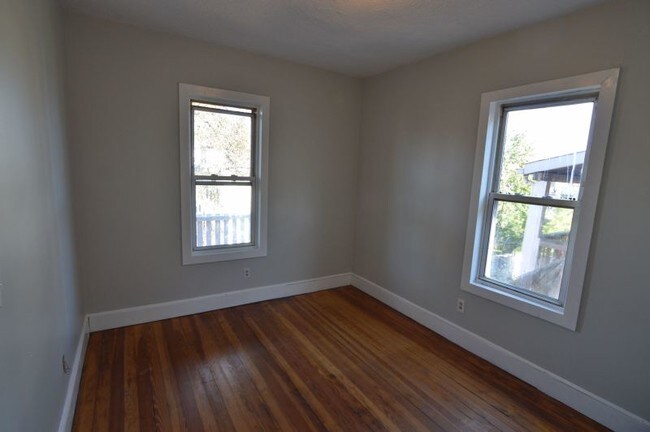 Building Photo - 146 Stanwood St