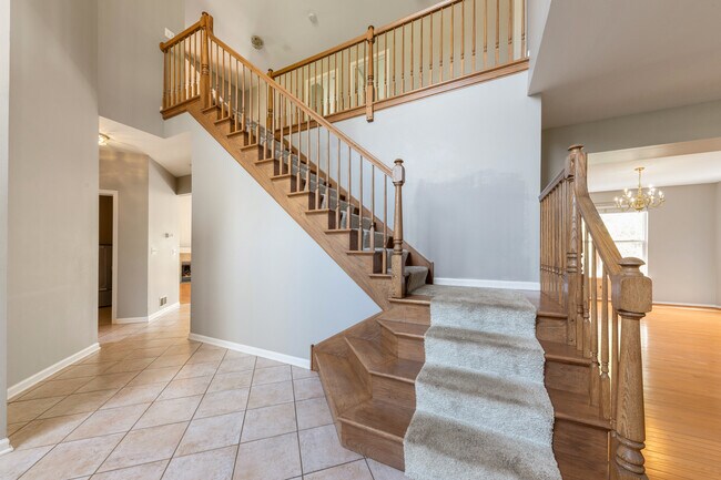 Building Photo - 570 Huntington Cir