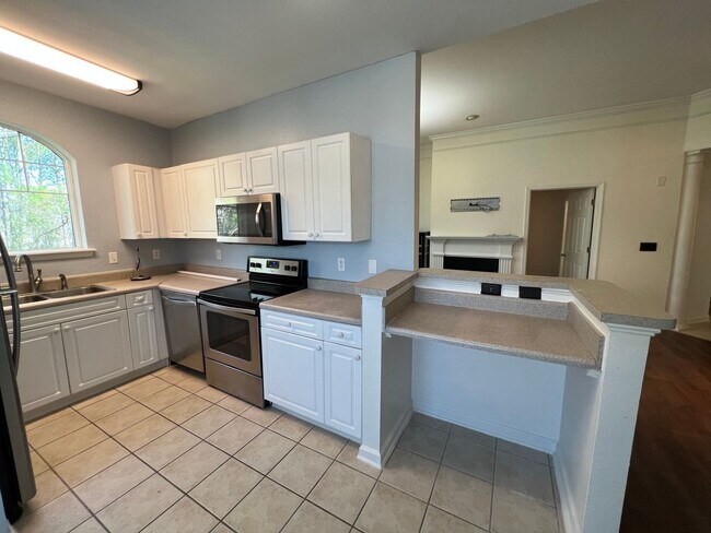 Foto del edificio - 2 Bedroom 2 Bath Renovated Condo at Mira V...