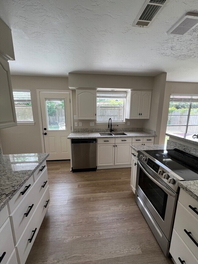 Building Photo - 9711 Cane Creek Dr
