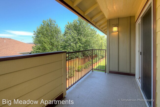 Building Photo - 1111 Meadow Dr