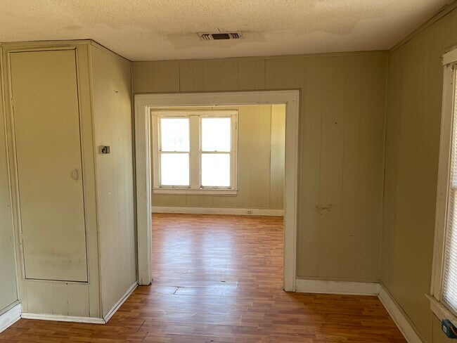 Foto del edificio - 220 N Main St