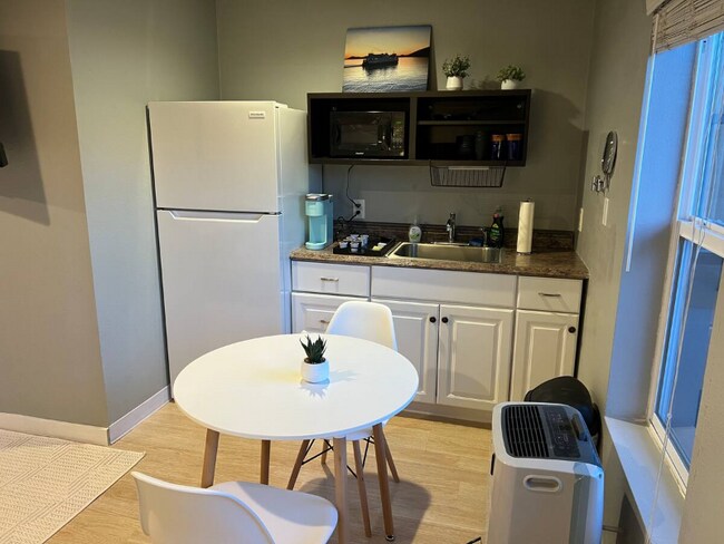 Foto del edificio - 2504 Bridgeport Way W