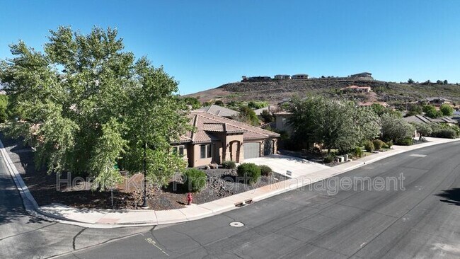 Building Photo - 157 E Foothill Dr
