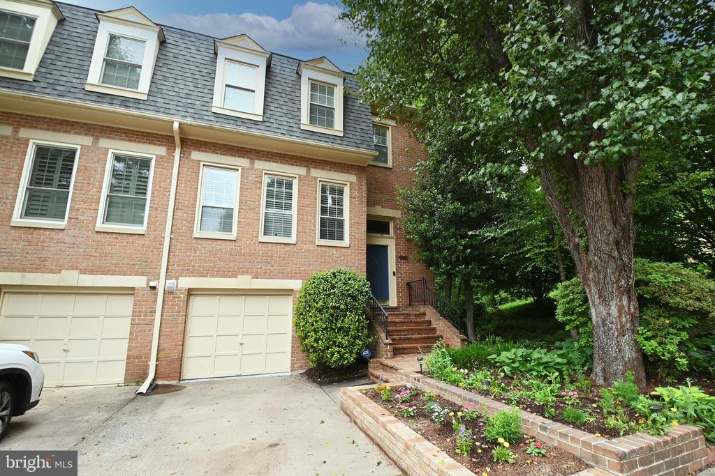 1441 McLean Mews Ct, McLean, VA 22101 Townhome Rentals in McLean VA