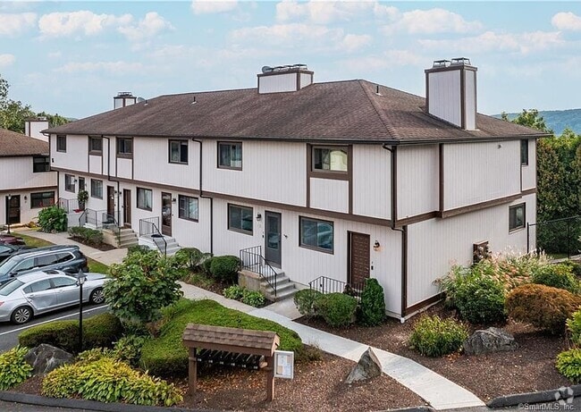 Building Photo - 27 Crows Nest Ln
