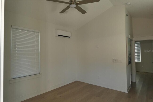 Foto del edificio - 220 43rd Ave NE