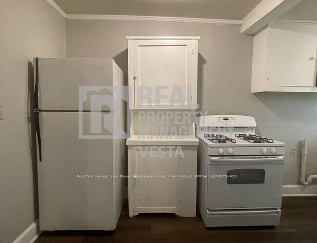 Building Photo - One Bedroom Apartment on Vineville Ave at ...