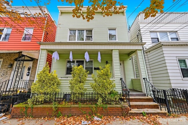 Building Photo - 182 Avenue F