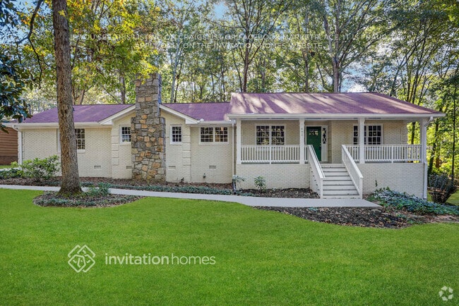 Building Photo - 492 Summit Dr