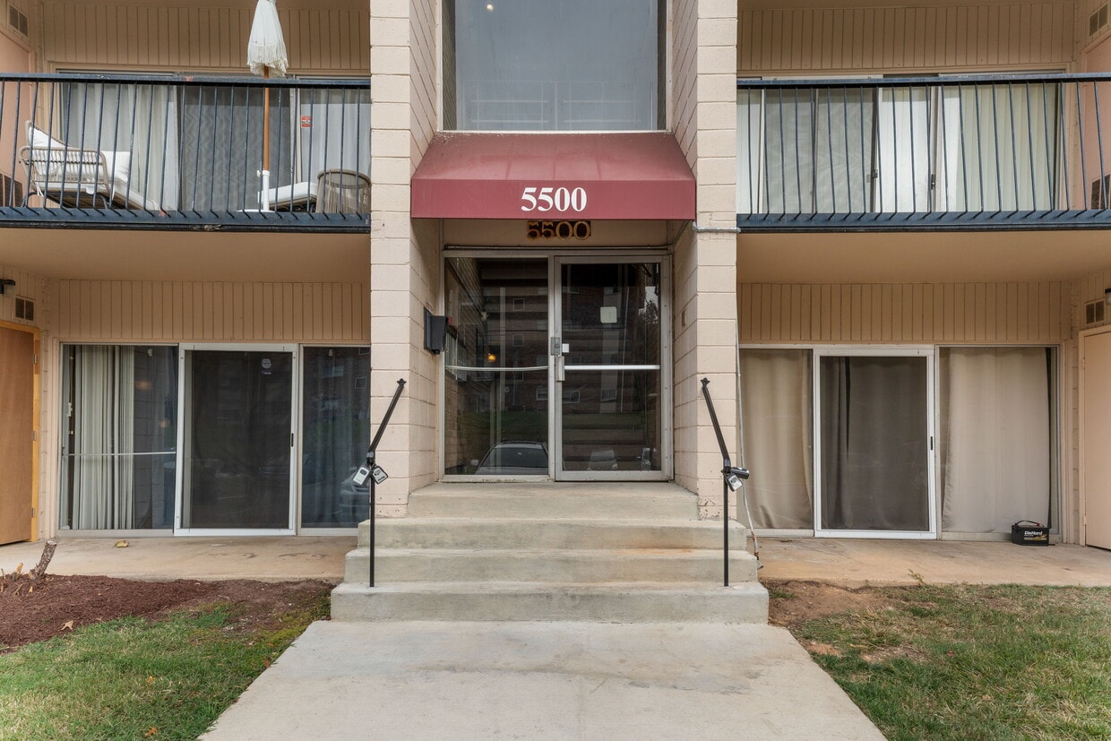 Foto principal - 5500 Karen Elaine Dr