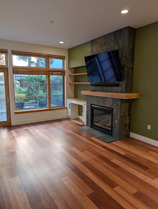 Building Photo - 726 NW 11th Ave