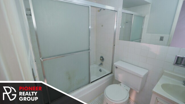 Foto del edificio - 510 W Briar Pl