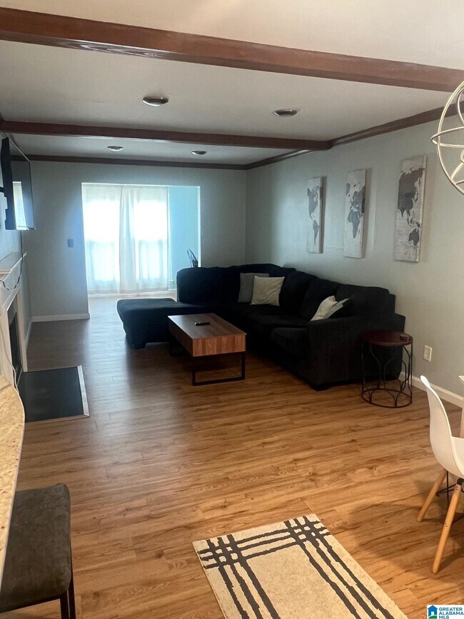 Building Photo - 2455 Arlington Crescent