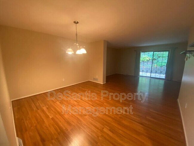 Building Photo - 169 London Towne Dr