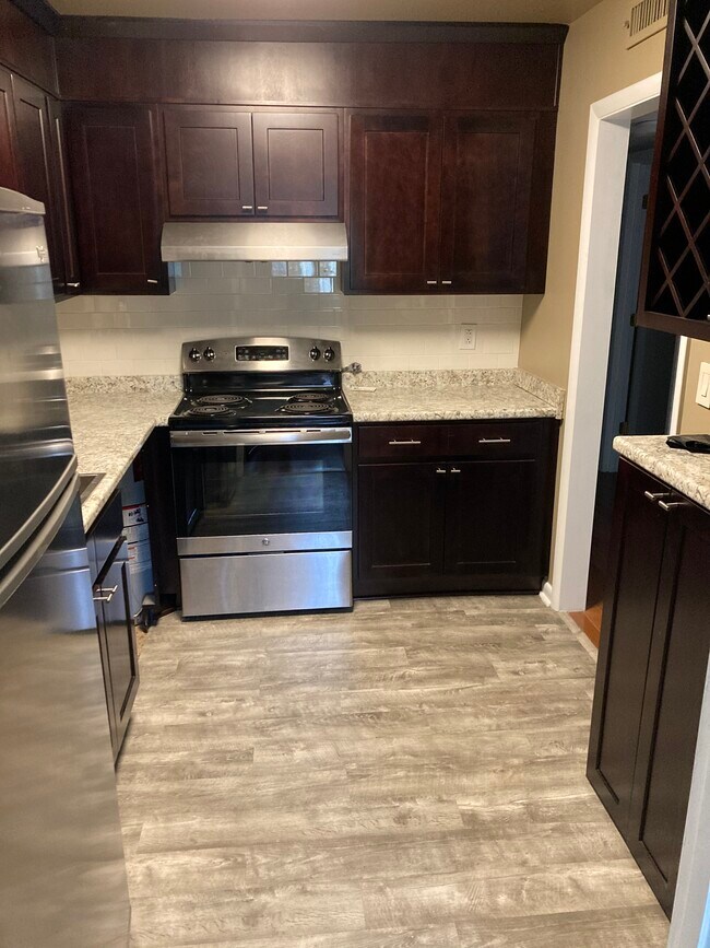 Kitchen - 1900 Richard Jones Rd