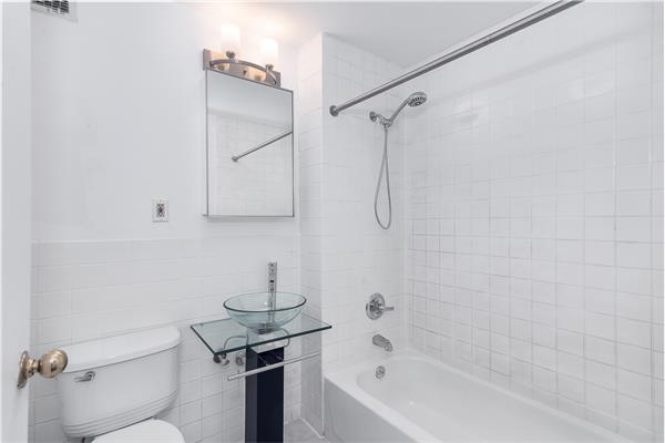 Building Photo - 51 E 130th St