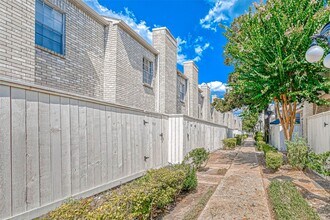 Building Photo - 3780 Tanglewilde St