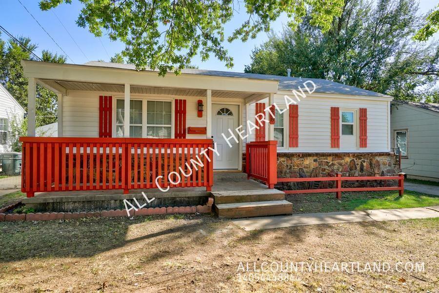 Primary Photo - 208 W Kittyhawk Dr