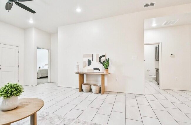 Foto del edificio - 5823 Urbana Pl