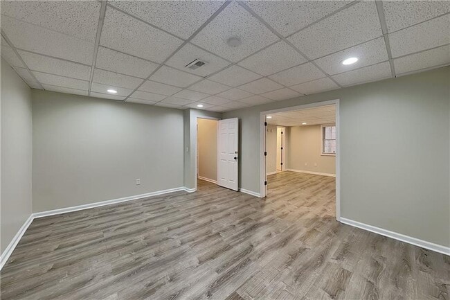 Foto del edificio - 255 Valley Brook Dr