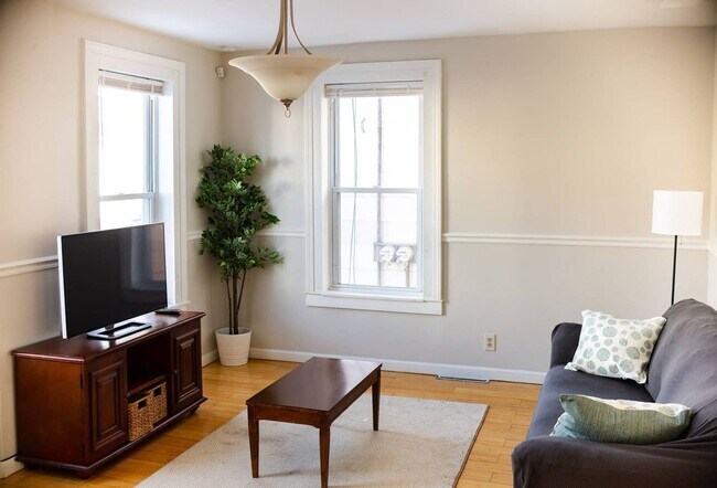 Building Photo - 30 Henry St