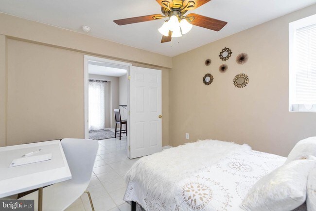 Foto del edificio - 5700 Woodbine Court
