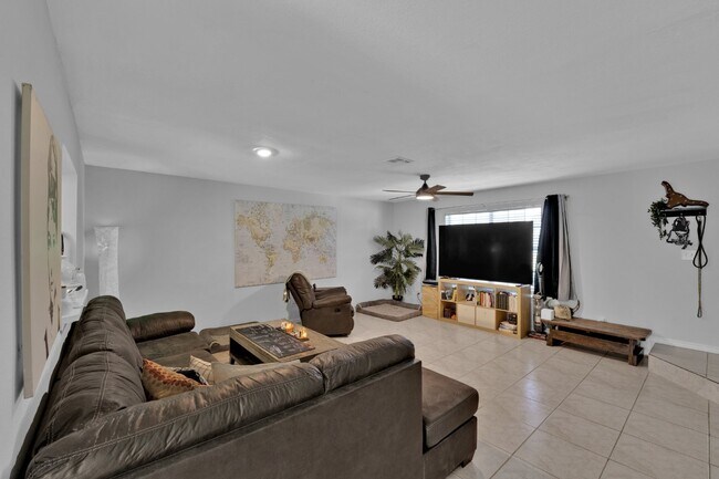 Building Photo - Move-in Ready 3/2 Condo in Waterford Lakes!