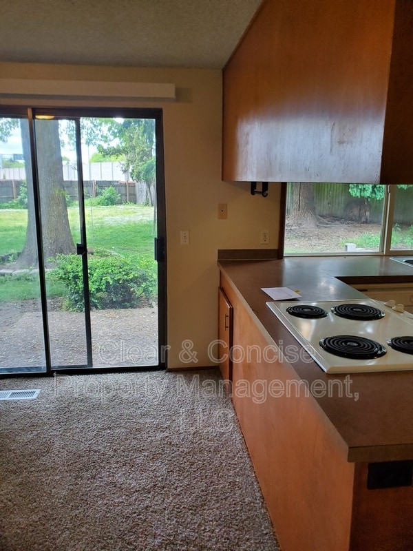 Building Photo - 3131 Kentwood Dr