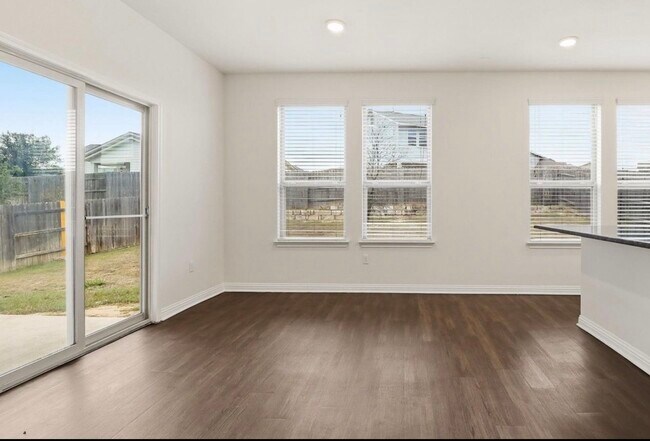 Foto del edificio - 5701 Gerard Dr