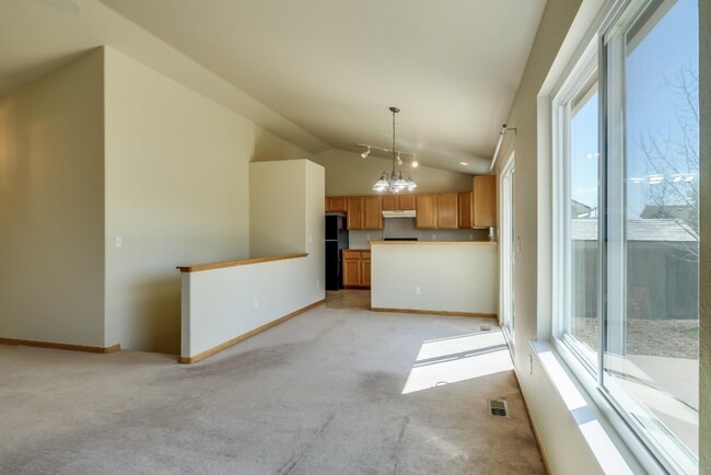 Foto del edificio - Central 3-Bedroom Ranch Home with Attached Garage