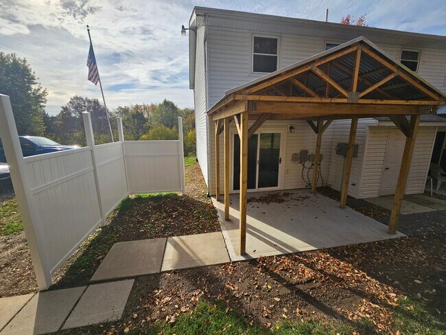 Building Photo - 216 Pleasantview Dr