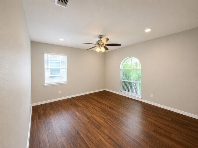 Photo - 930-932 Lindy Court Apartment