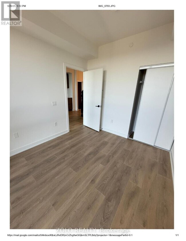 Photo du bâtiment - 127-3127 Broadway Ave