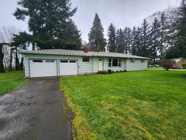 Building Photo - 3 bedroom 1 Bath House on Well