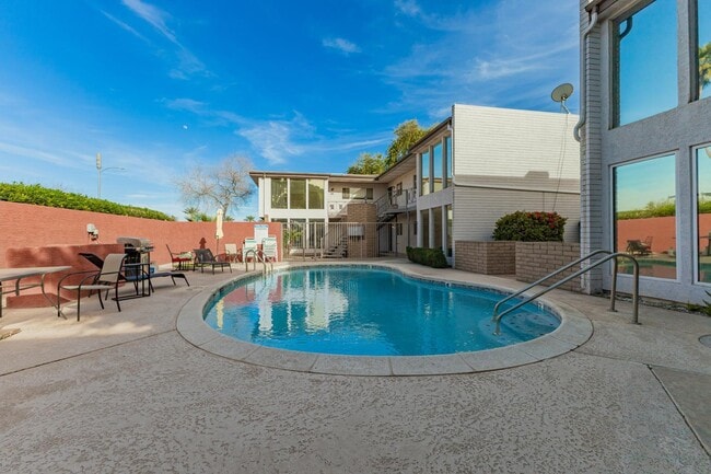 Building Photo - 6935 E 4th St