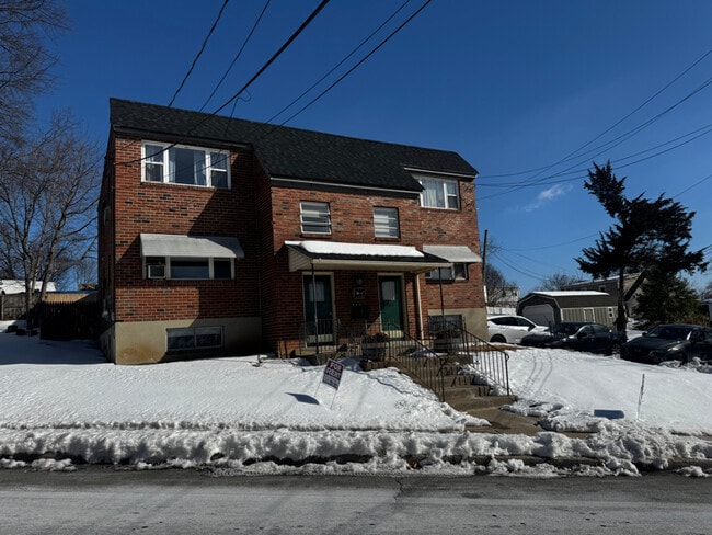 Building Photo - 207 Summit Ave