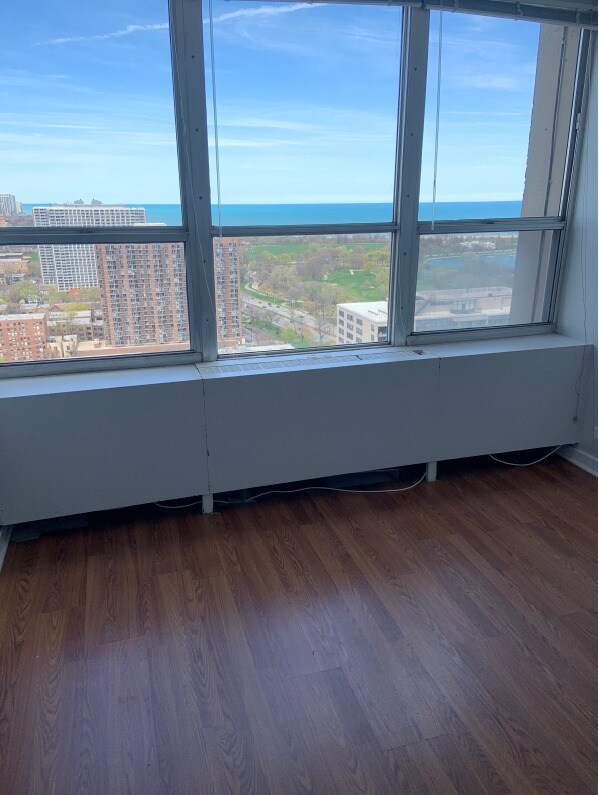 Foto del edificio - 655 W Irving Park Rd