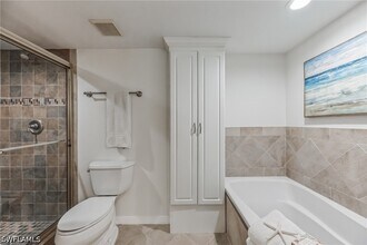 Building Photo - 5633 Turtle Bay Dr
