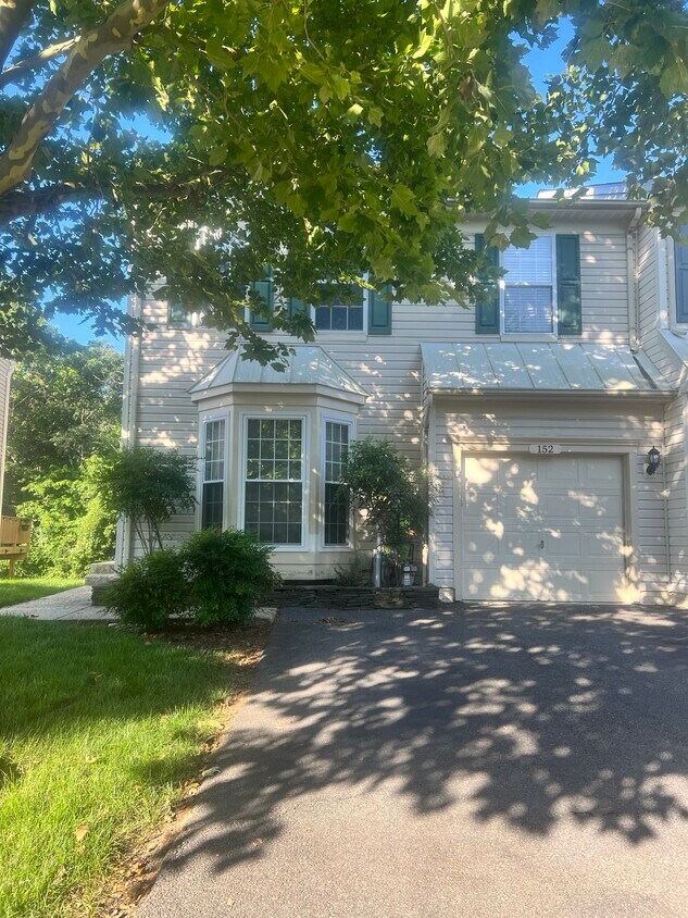 Front view - 152 Leeds Creek Cir
