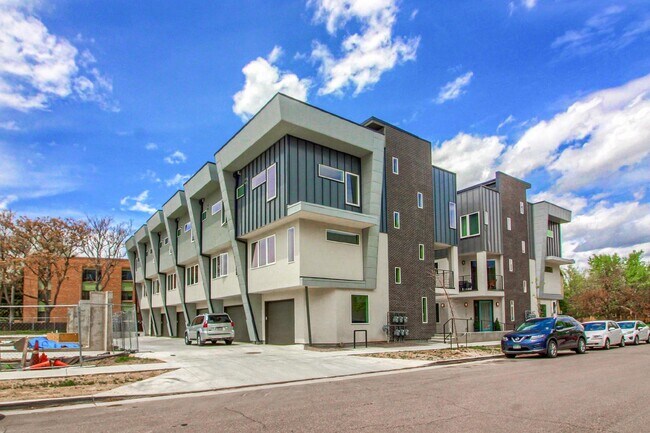 Building Photo - $3,497.95- 3 Bed, 3.5 Bath Townhome In Denver with Rooftop Deck and NEW Carpets