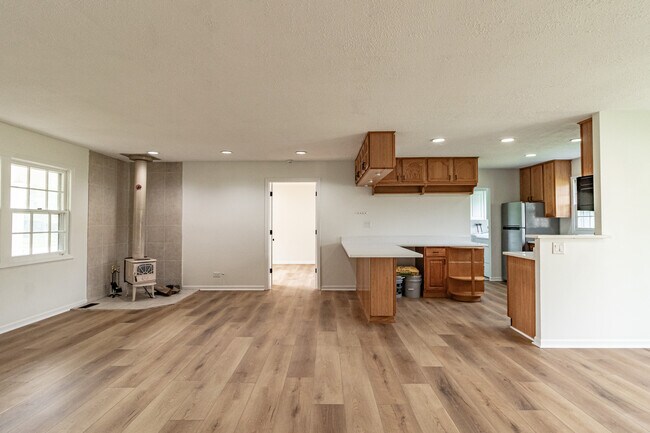 Building Photo - 1075 Aspen Dr