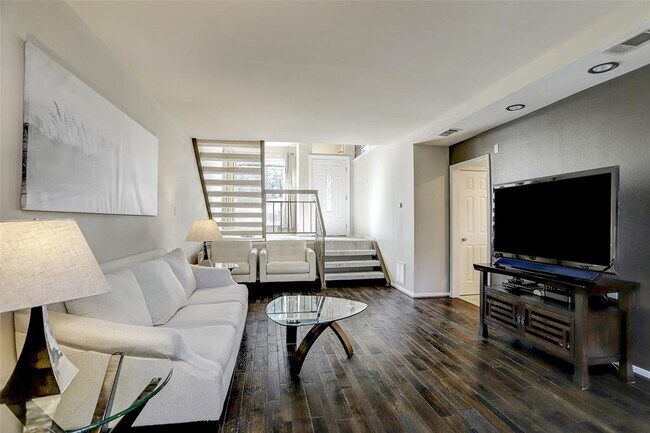 Building Photo - 20 Lakeridge Dr