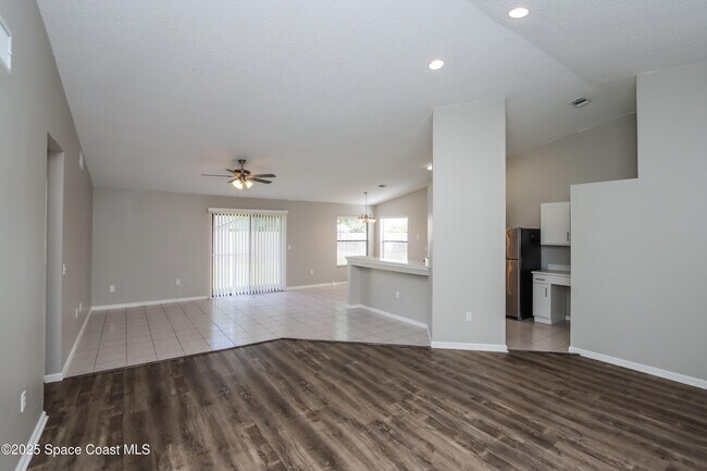 Foto del edificio - 1228 Sleepy Hollow Ln