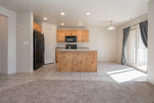 Building Photo - 3155 S Hidden Valley Dr