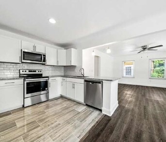 Interior Photo - 130 Stratford Dr NW