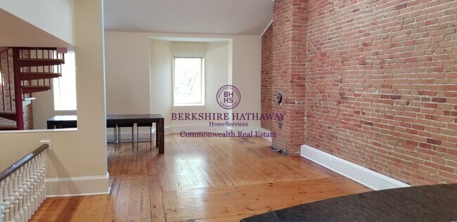 Building Photo - 17 Magazine St