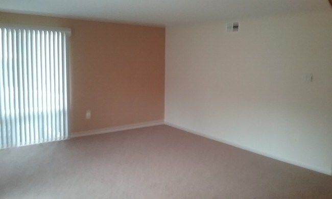 Foto del edificio - 7141 Donnell Pl